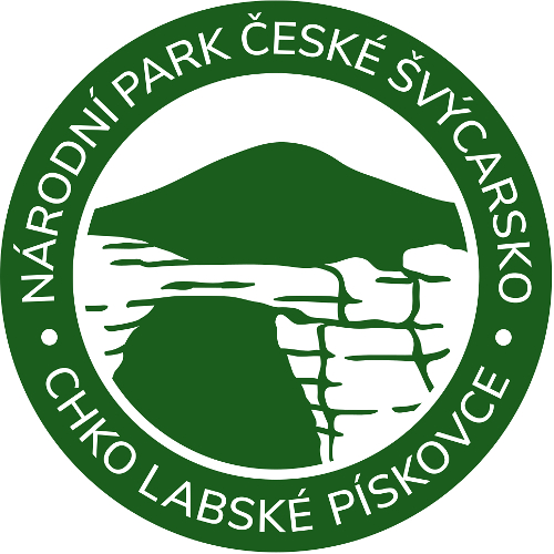 Nationalpark-Logo auf Fels