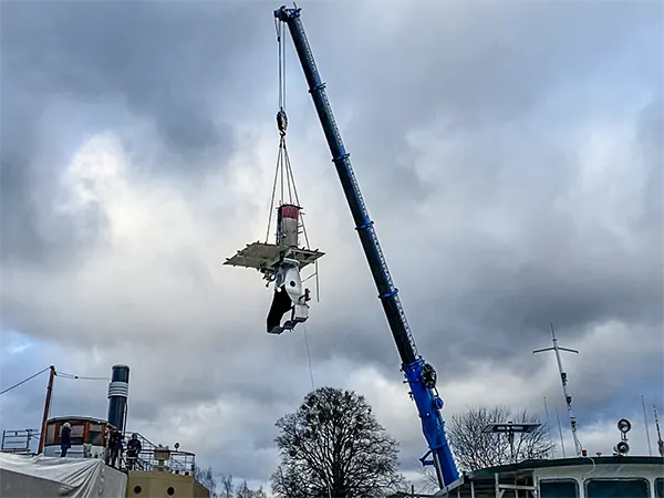 Schiffswerft Dresden Laubegast - Demontage Schornstein und Zwischendecke