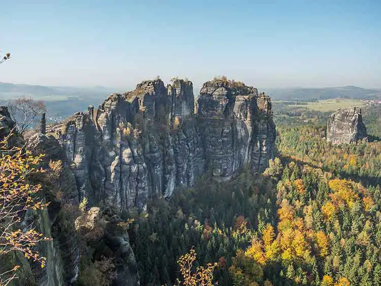 Elbsandsteingebirge - Blick zu den Torsteinen