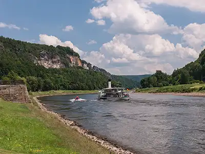 2.Etappe Malerweg - Elbdampfer am Startpunkt Wehlen